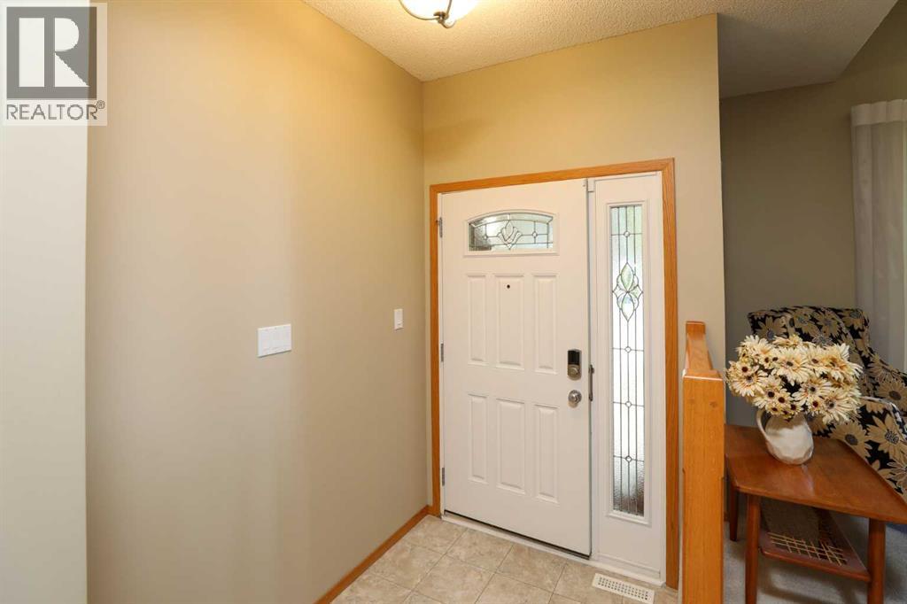 112 Edgewood Boulevard W, Lethbridge, Alberta  T1K 5Z7 - Photo 3 - A2262621