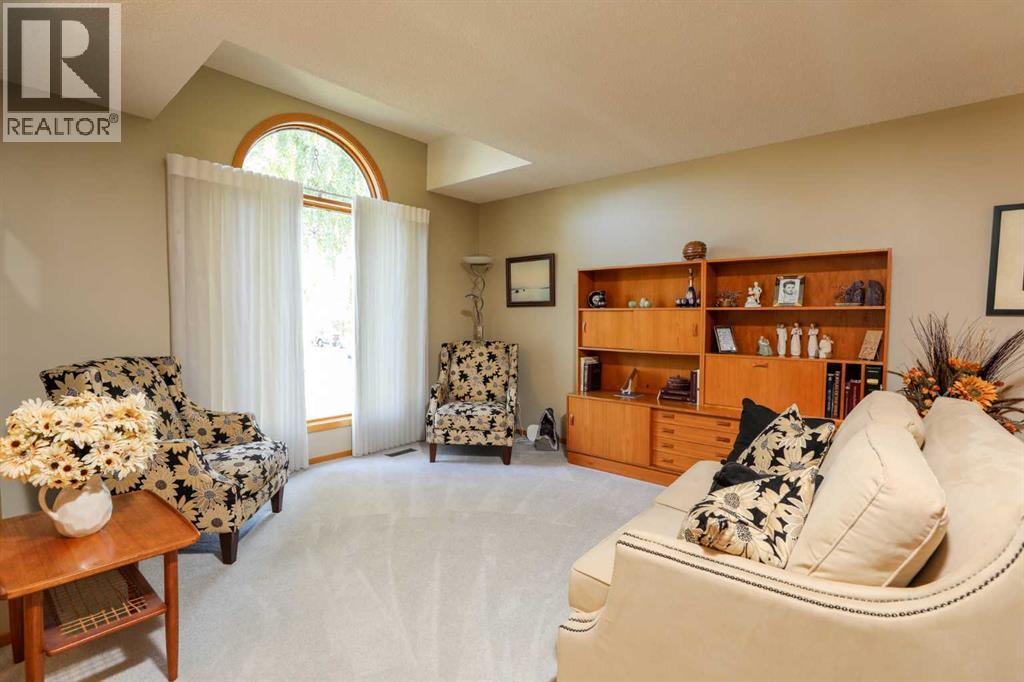 112 Edgewood Boulevard W, Lethbridge, Alberta  T1K 5Z7 - Photo 4 - A2262621