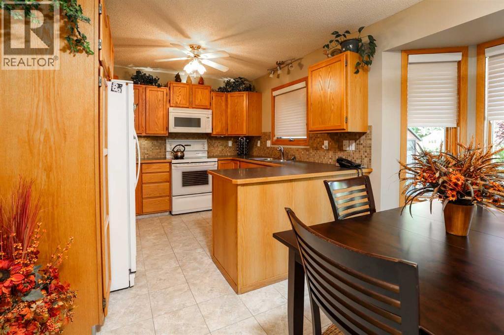 112 Edgewood Boulevard W, Lethbridge, Alberta  T1K 5Z7 - Photo 9 - A2262621