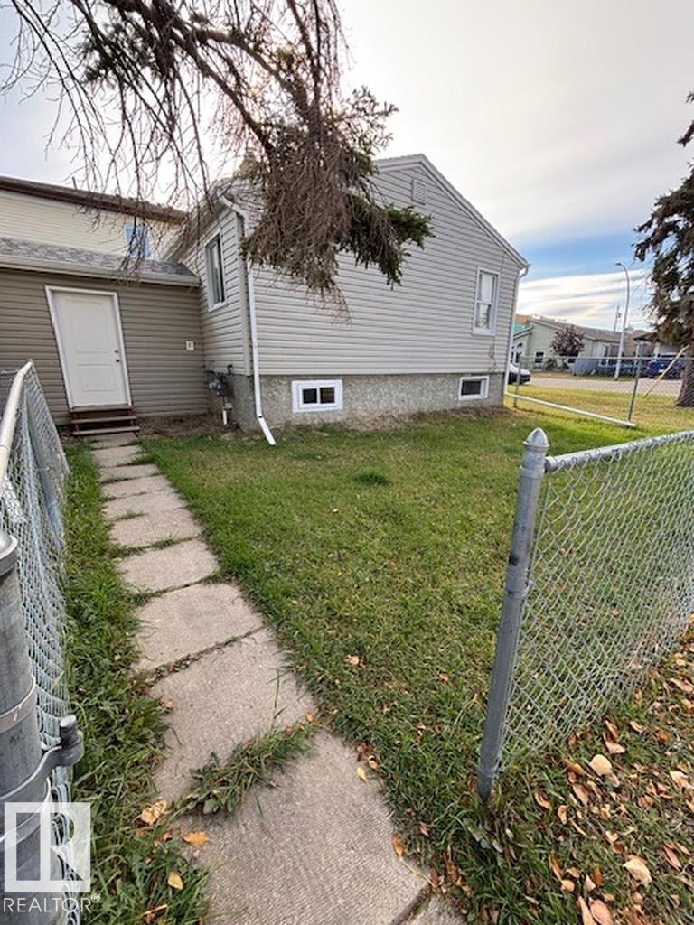 10345 159 St Nw, Edmonton, Alberta  T5P 3A5 - Photo 2 - E4461377