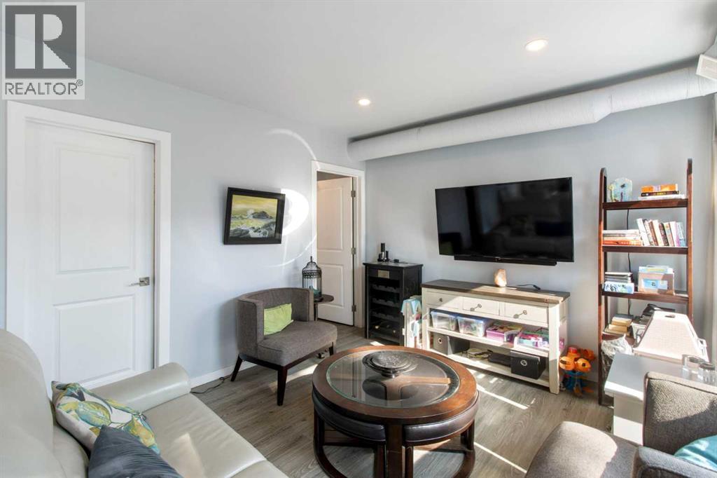 4 Heston Street Nw, Calgary, Alberta  T2K 2C1 - Photo 8 - A2257295