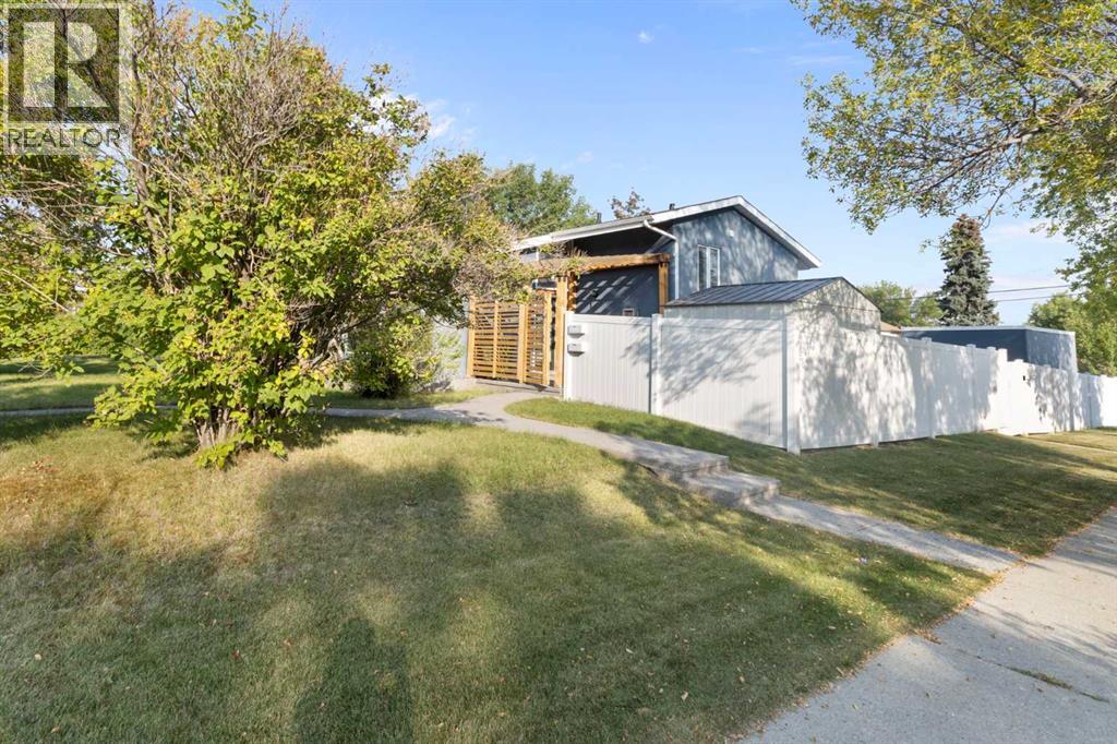 4 Heston Street Nw, Calgary, Alberta  T2K 2C1 - Photo 2 - A2257295