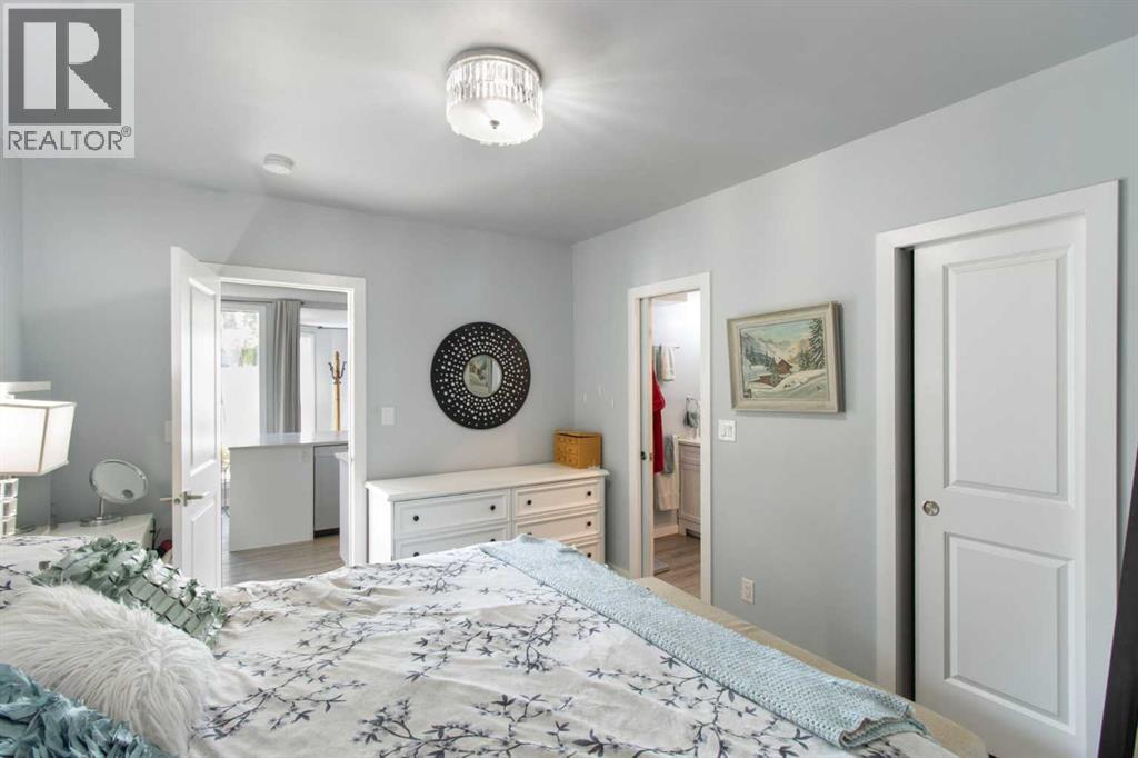 4 Heston Street Nw, Calgary, Alberta  T2K 2C1 - Photo 4 - A2257295