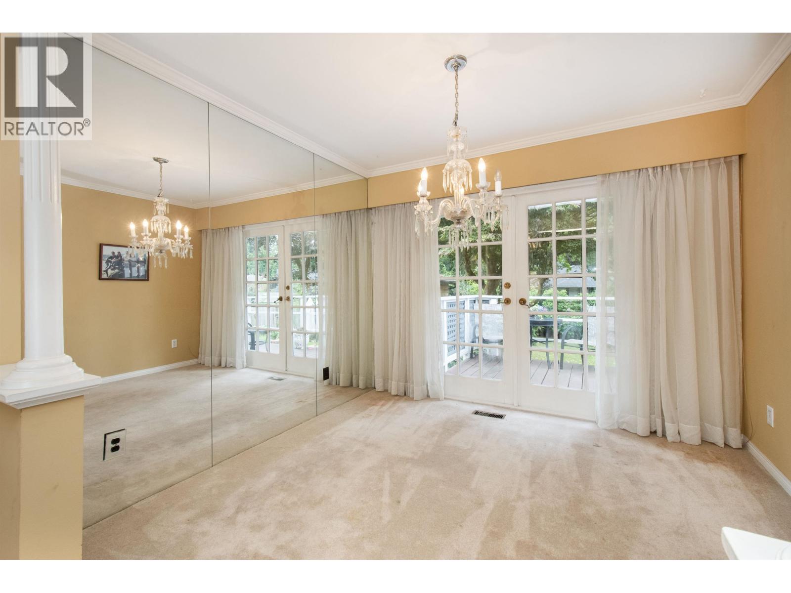 1057 Montroyal Boulevard, North Vancouver, British Columbia  V7R 2H5 - Photo 13 - R3053280