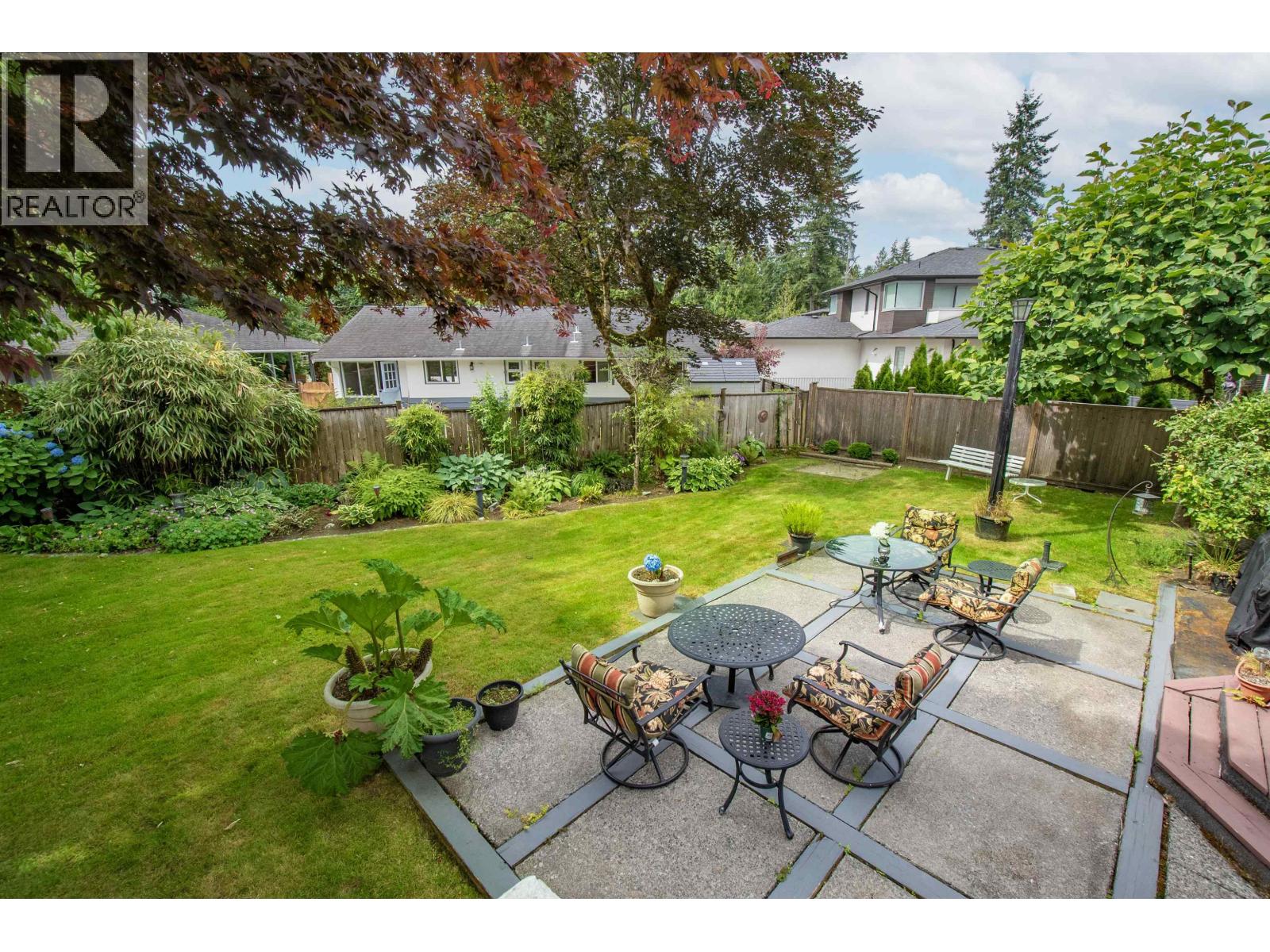 1057 Montroyal Boulevard, North Vancouver, British Columbia  V7R 2H5 - Photo 9 - R3053280