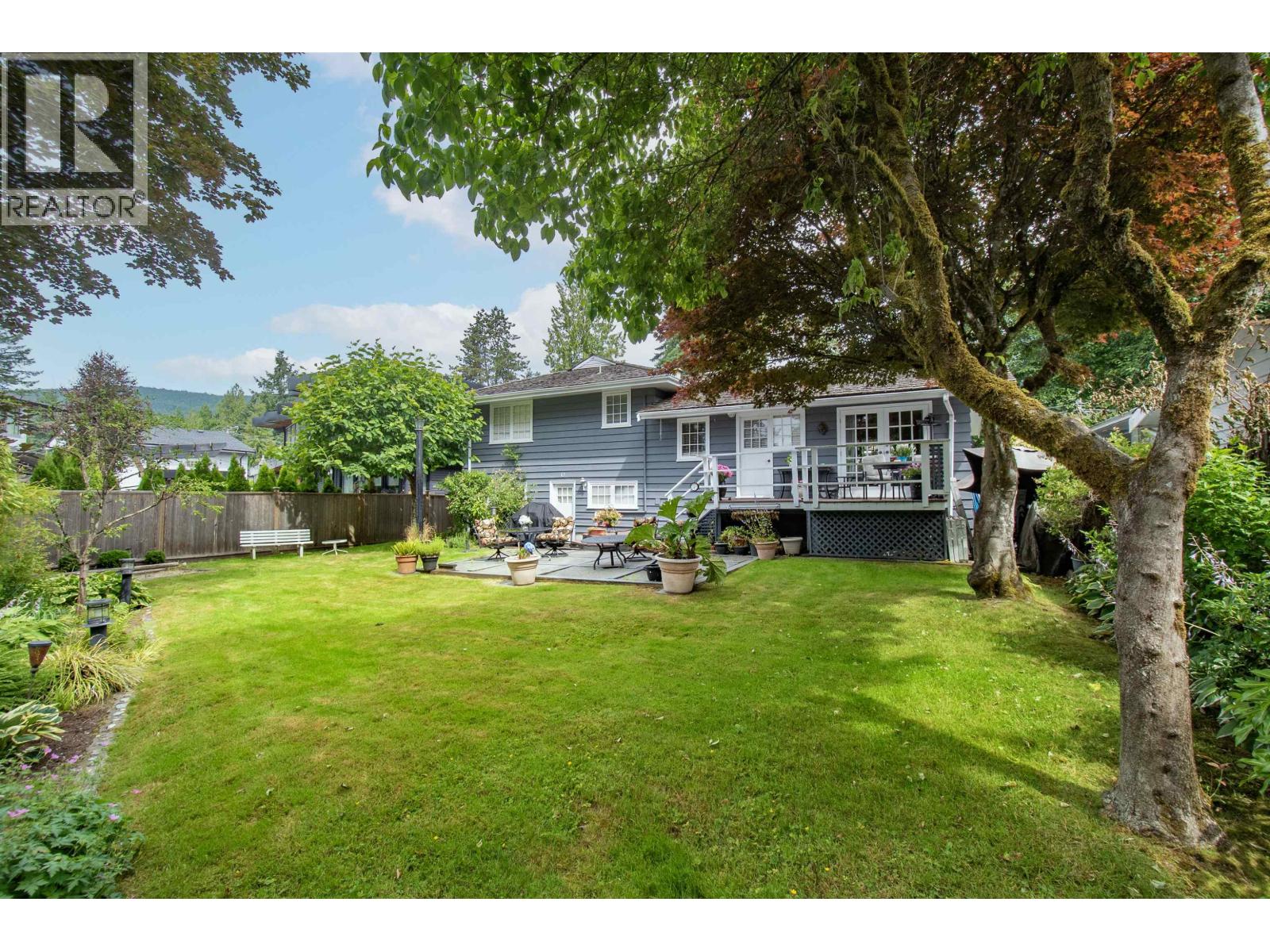 1057 Montroyal Boulevard, North Vancouver, British Columbia  V7R 2H5 - Photo 4 - R3053280