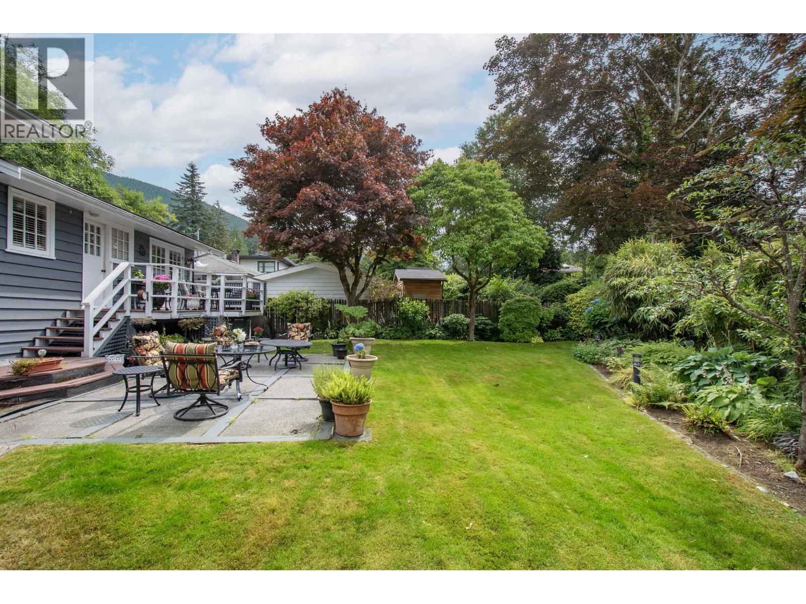 1057 Montroyal Boulevard, North Vancouver, British Columbia  V7R 2H5 - Photo 7 - R3053280