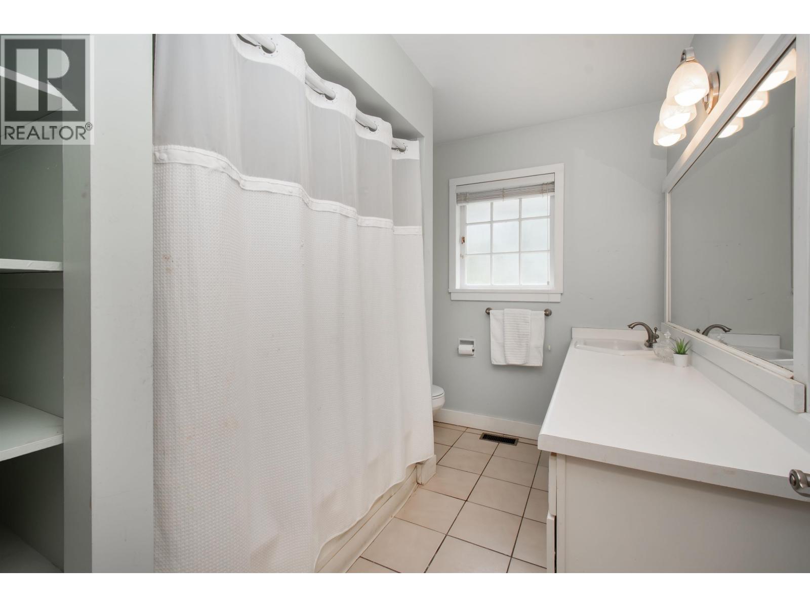 1057 Montroyal Boulevard, North Vancouver, British Columbia  V7R 2H5 - Photo 19 - R3053280