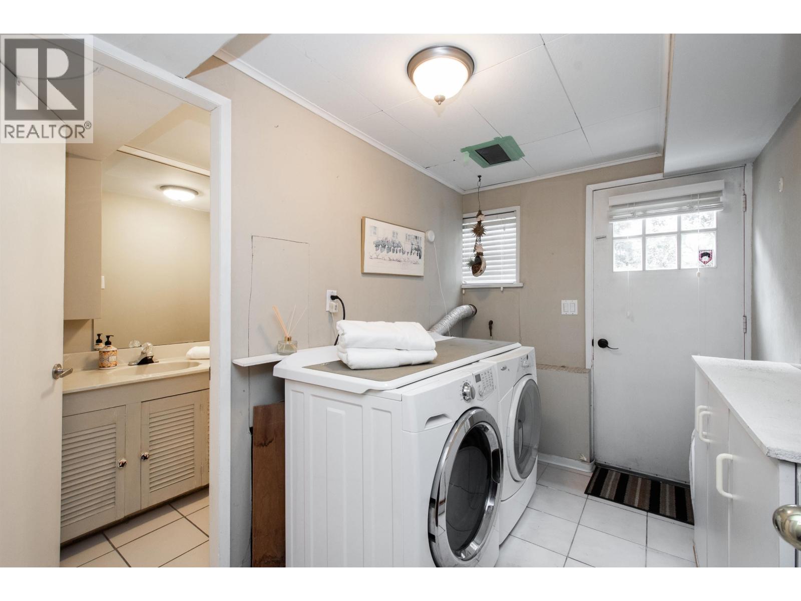 1057 Montroyal Boulevard, North Vancouver, British Columbia  V7R 2H5 - Photo 23 - R3053280