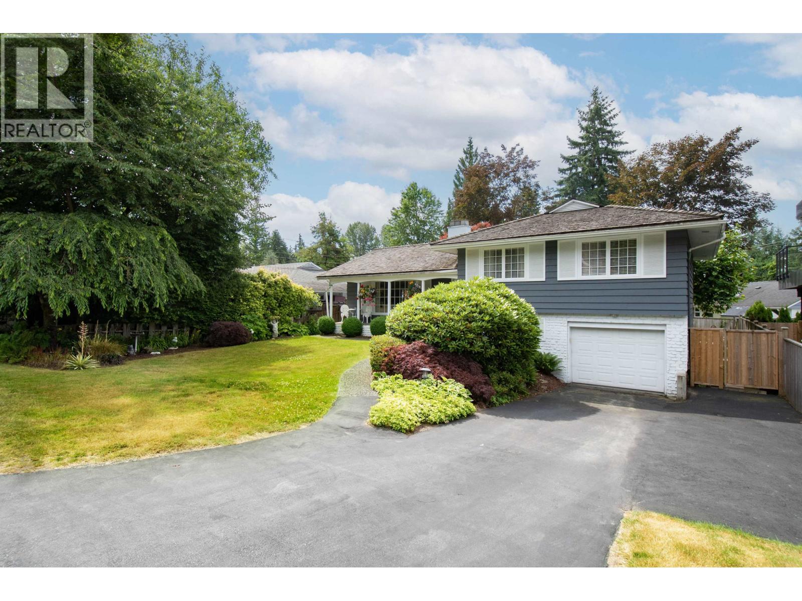 1057 Montroyal Boulevard, North Vancouver, British Columbia  V7R 2H5 - Photo 3 - R3053280