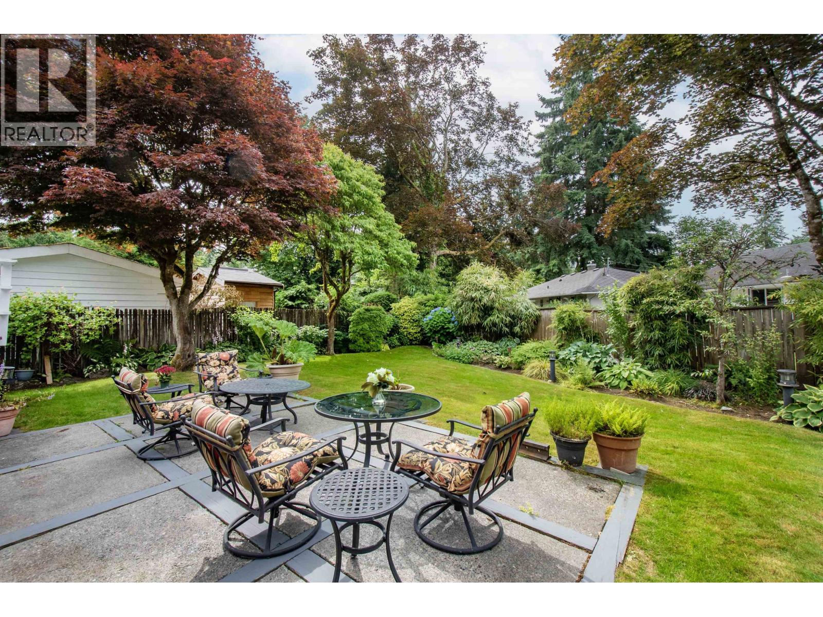 1057 Montroyal Boulevard, North Vancouver, British Columbia  V7R 2H5 - Photo 6 - R3053280