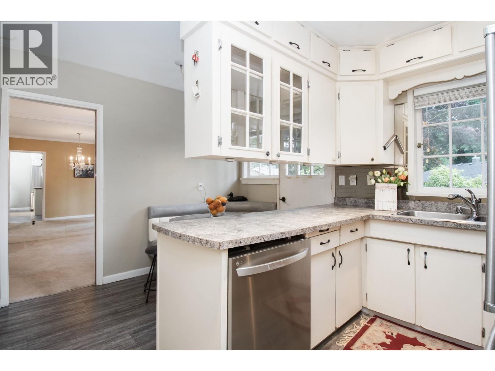 1057 Montroyal Boulevard, North Vancouver, British Columbia  V7R 2H5 - Photo 17 - R3053280