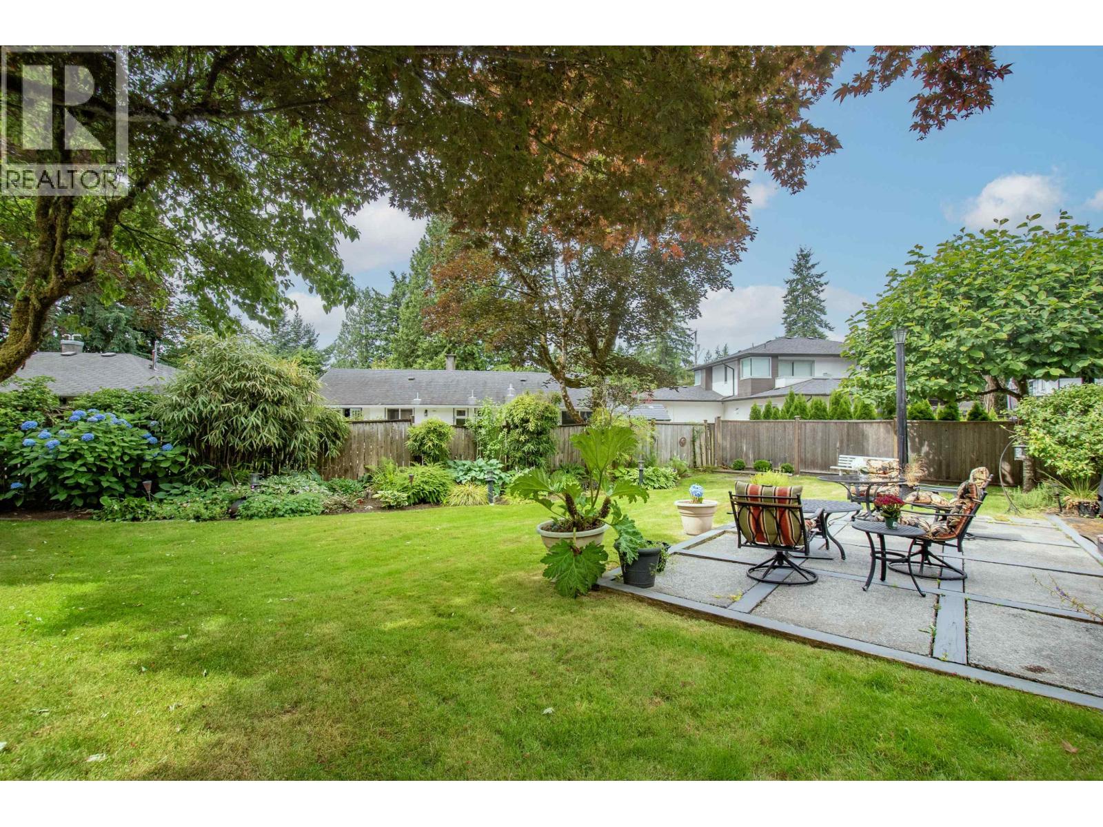 1057 Montroyal Boulevard, North Vancouver, British Columbia  V7R 2H5 - Photo 5 - R3053280