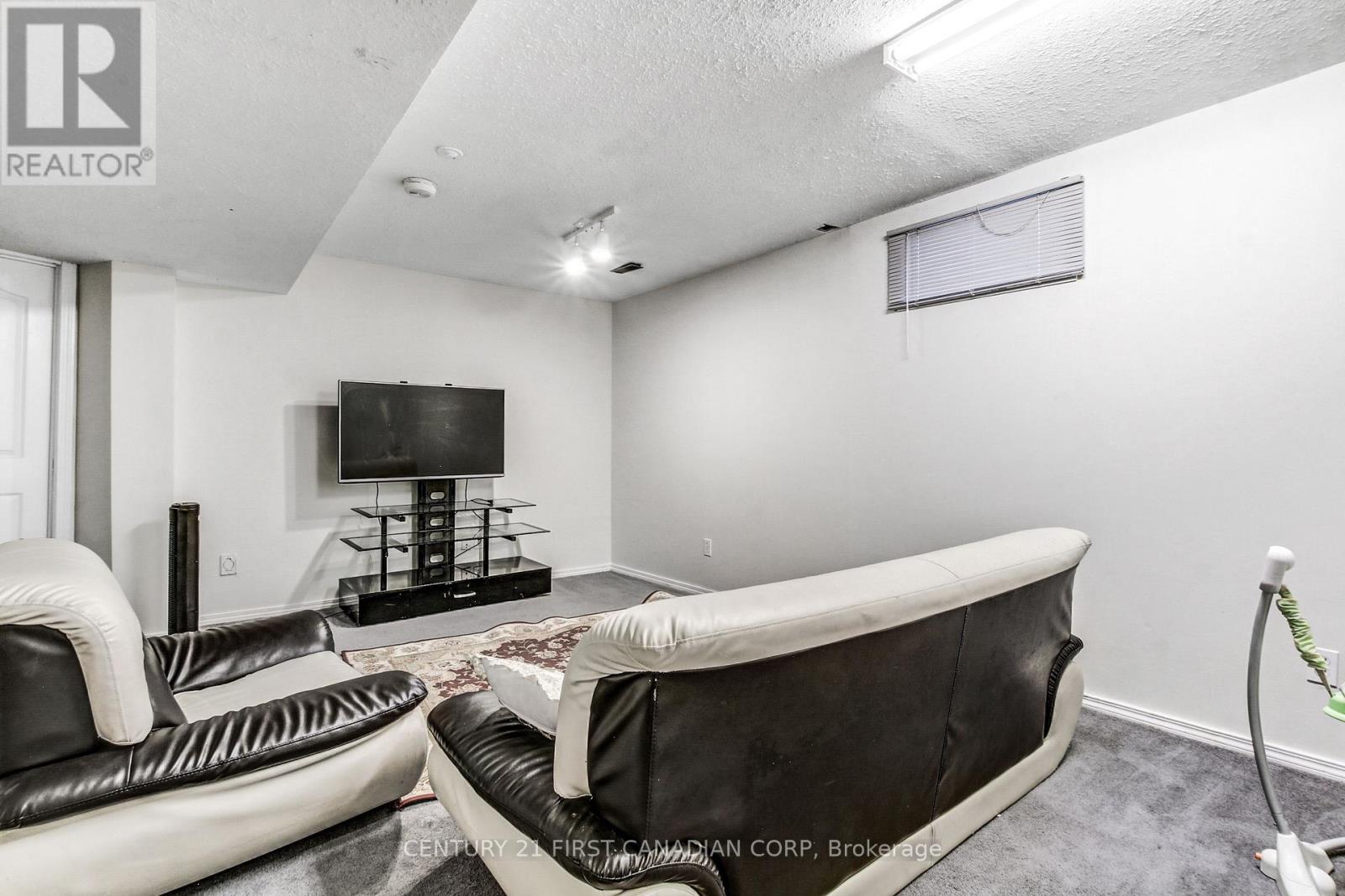 27 Gerald Crescent, London South, Ontario  N5Z 5A3 - Photo 17 - X12456909