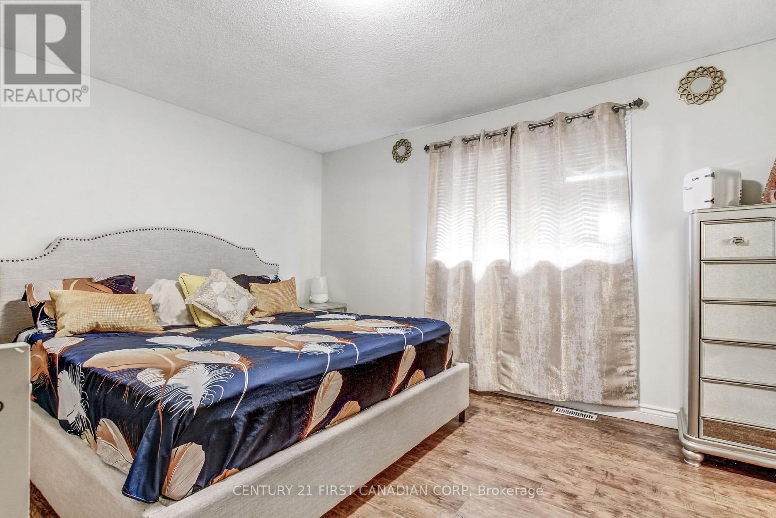 27 Gerald Crescent, London South, Ontario  N5Z 5A3 - Photo 20 - X12456909