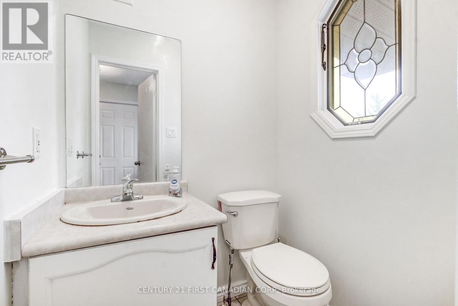 27 Gerald Crescent, London South, Ontario  N5Z 5A3 - Photo 6 - X12456909