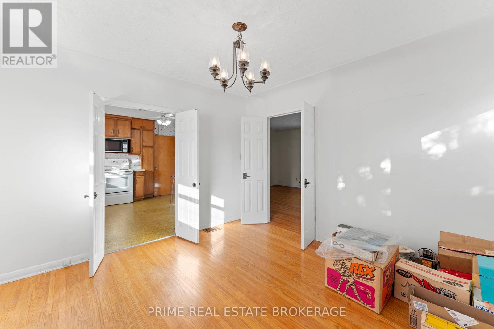 367 Ridout Street, London South, Ontario  N6C 3Z8 - Photo 8 - X12456916