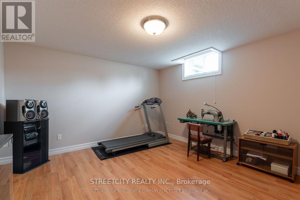 73 Tanoak Drive, London North, Ontario  N6G 5A1 - Photo 10 - X12456925
