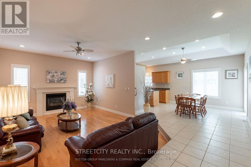 73 Tanoak Drive, London North, Ontario  N6G 5A1 - Photo 3 - X12456925