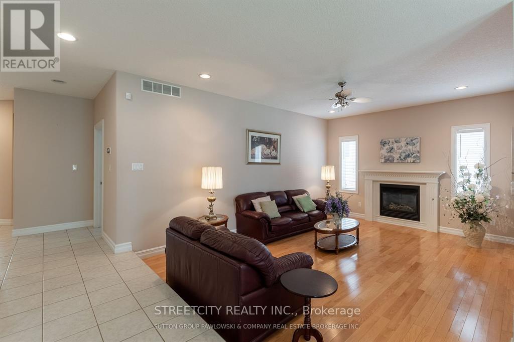 73 Tanoak Drive, London North, Ontario  N6G 5A1 - Photo 4 - X12456925