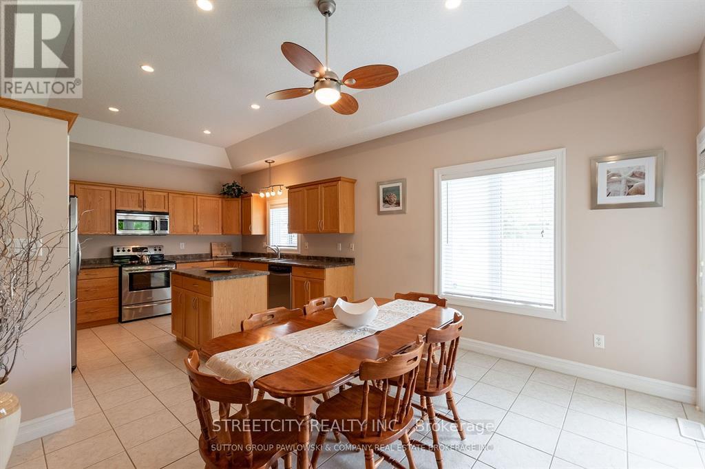 73 Tanoak Drive, London North, Ontario  N6G 5A1 - Photo 5 - X12456925