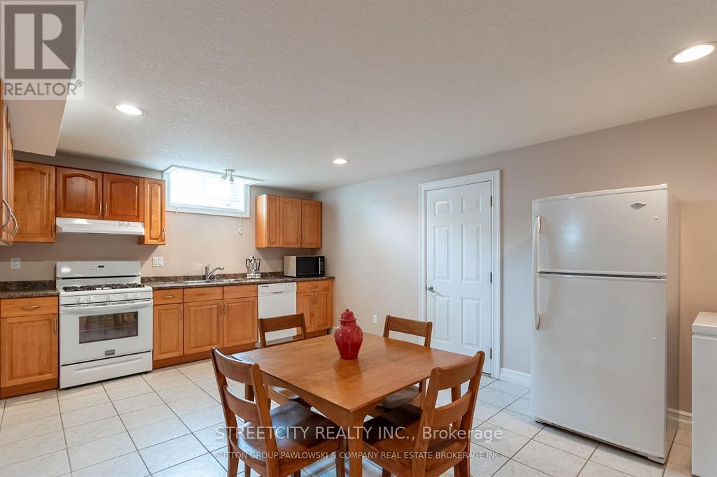 73 Tanoak Drive, London North, Ontario  N6G 5A1 - Photo 9 - X12456925