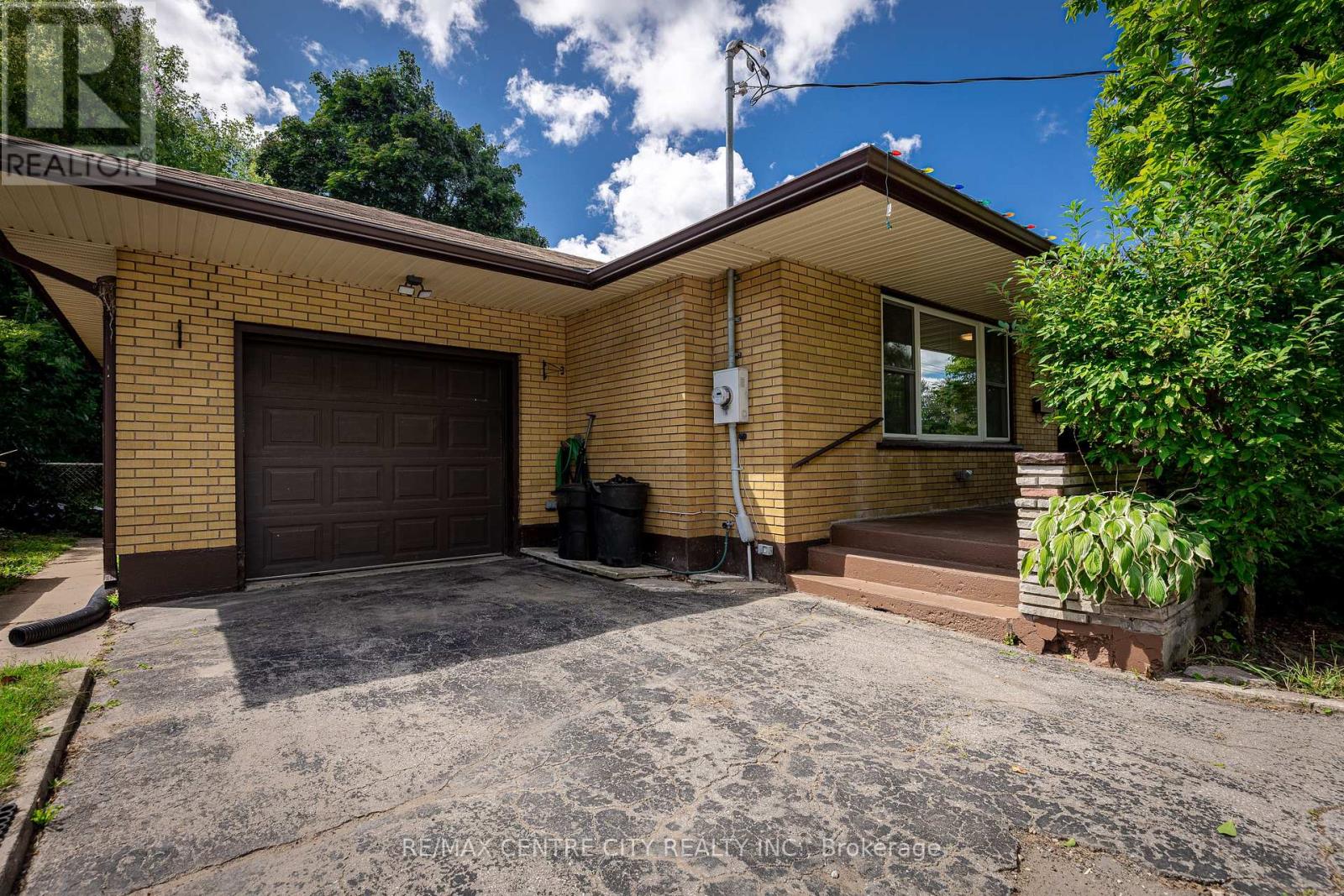 241 Forest Avenue, St. Thomas, Ontario  N5R 2K5 - Photo 4 - X12456934