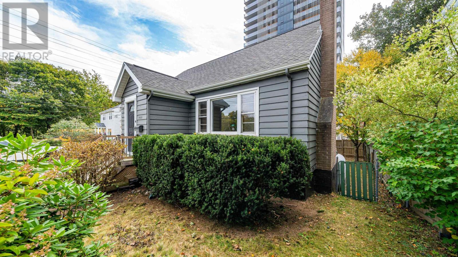 7038 Pearson Drive, Halifax, Nova Scotia  B3L 2K8 - Photo 3 - 202525567