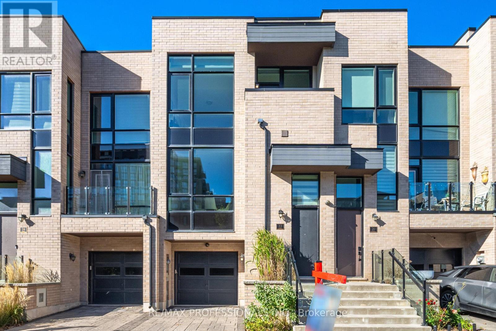 22 Pony Farm Drive, Toronto, Ontario  M9R 0B3 - Photo 1 - W12456769