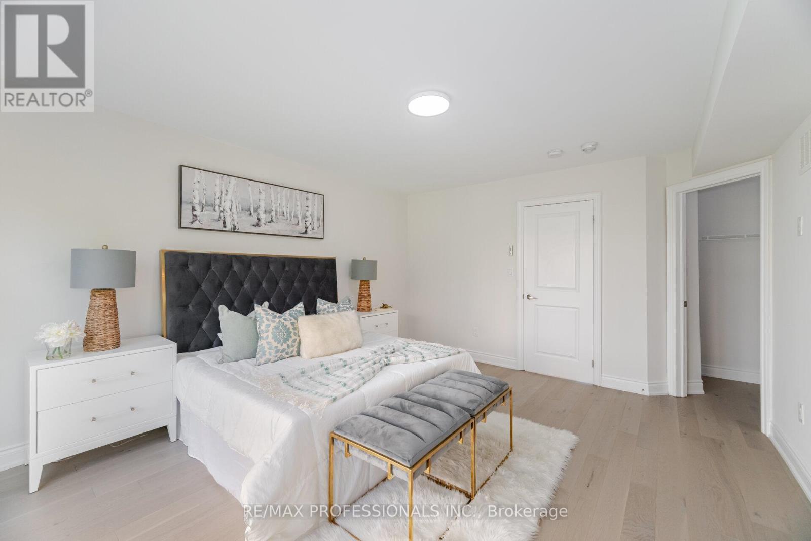 22 Pony Farm Drive, Toronto, Ontario  M9R 0B3 - Photo 19 - W12456769