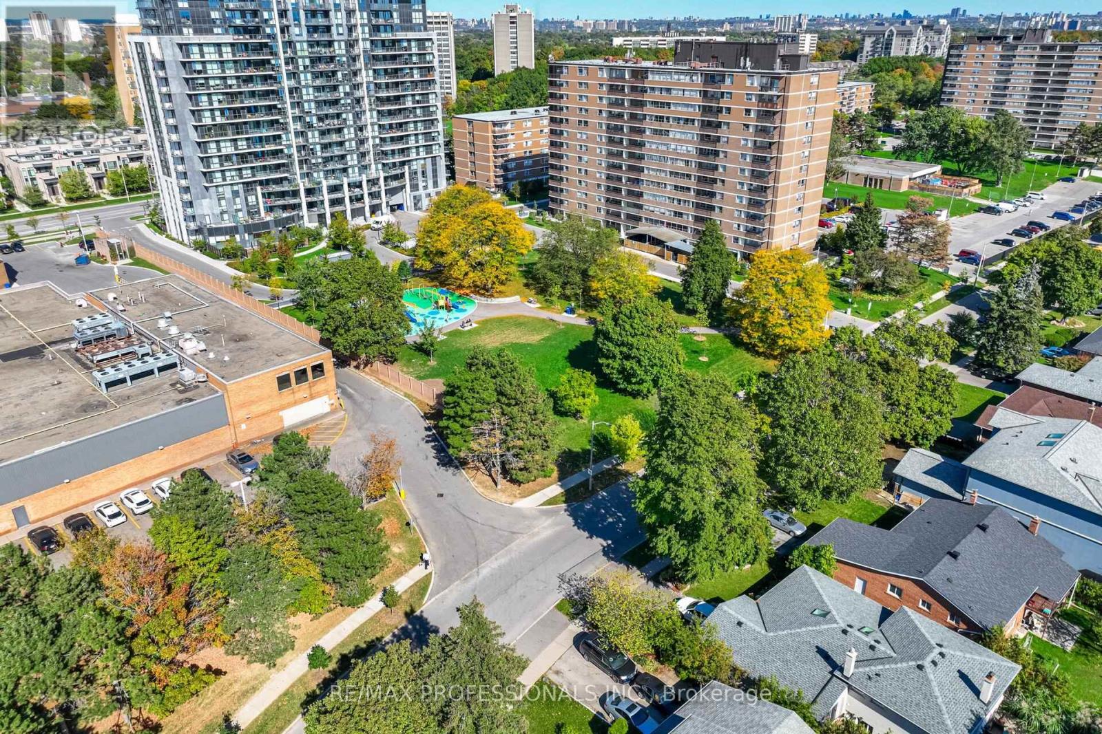 22 Pony Farm Drive, Toronto, Ontario  M9R 0B3 - Photo 40 - W12456769