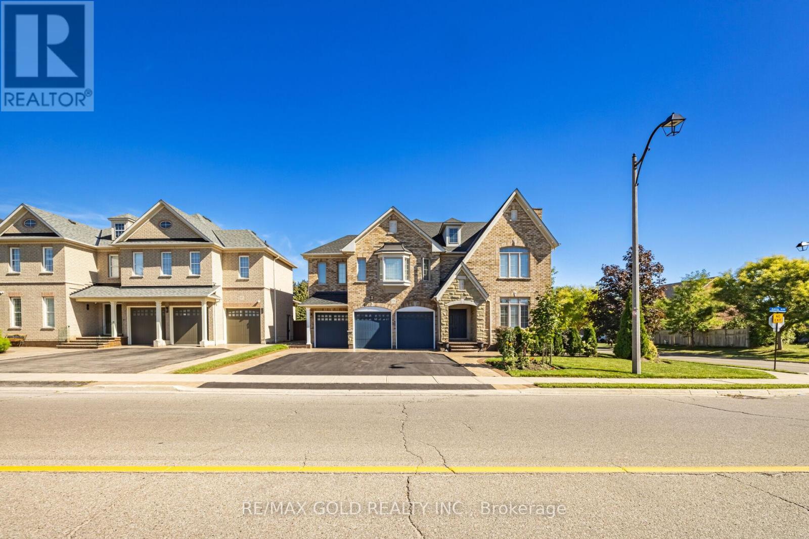 19 Eiffel Boulevard N, Brampton, Ontario  L6P 1V9 - Photo 2 - W12456771