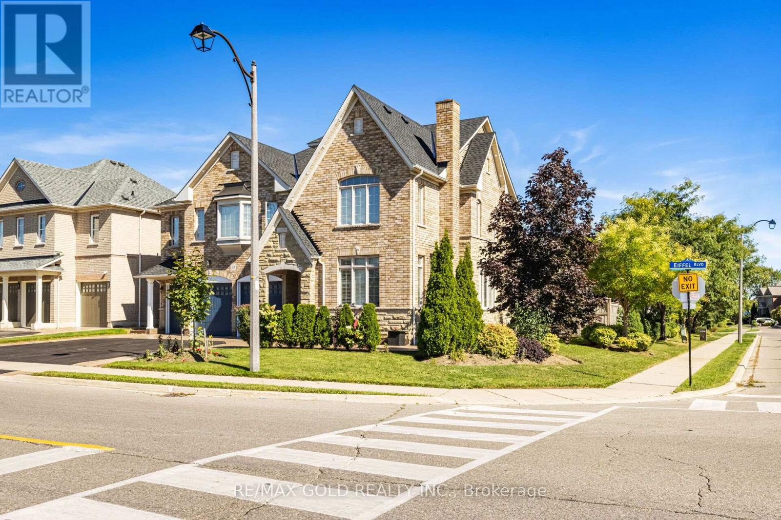 19 Eiffel Boulevard N, Brampton, Ontario  L6P 1V9 - Photo 4 - W12456771
