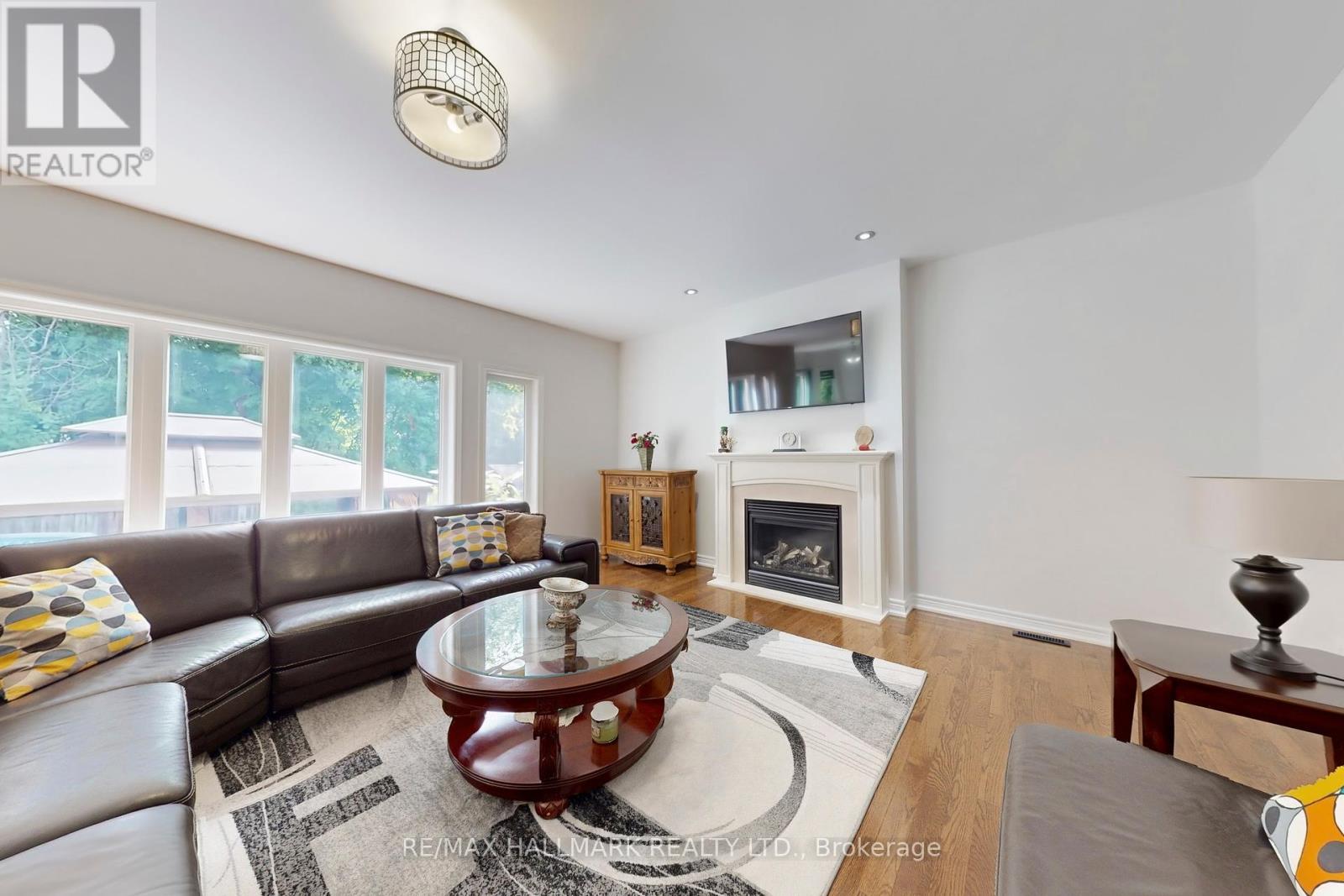 33 Borland Crescent, Caledon, Ontario  L7C 3M4 - Photo 10 - W12456776