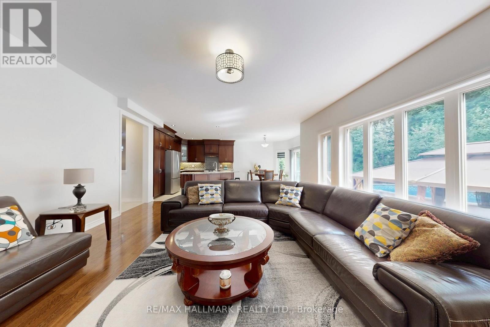 33 Borland Crescent, Caledon, Ontario  L7C 3M4 - Photo 12 - W12456776