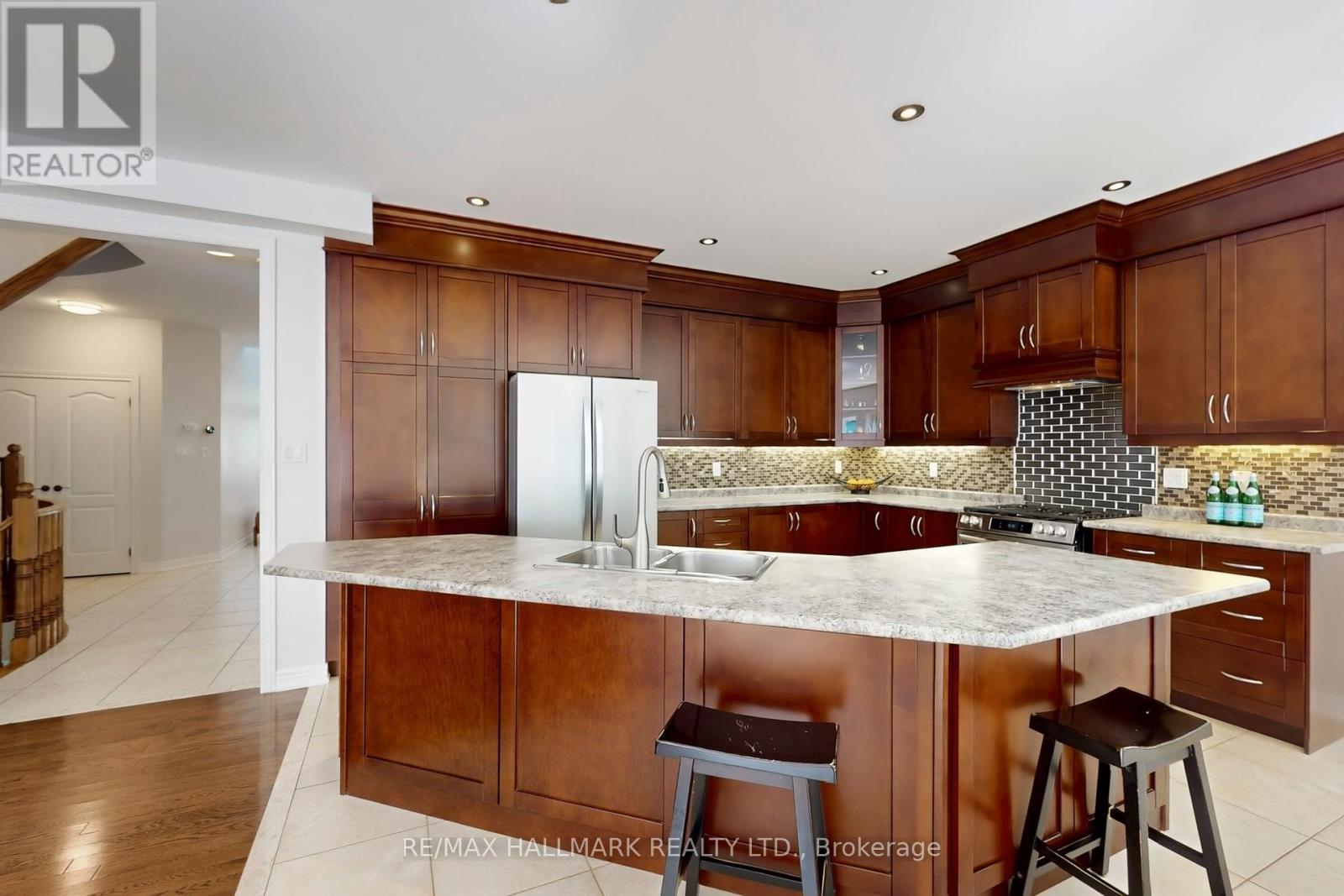 33 Borland Crescent, Caledon, Ontario  L7C 3M4 - Photo 13 - W12456776