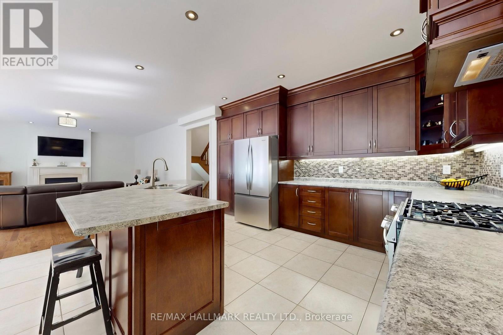 33 Borland Crescent, Caledon, Ontario  L7C 3M4 - Photo 14 - W12456776