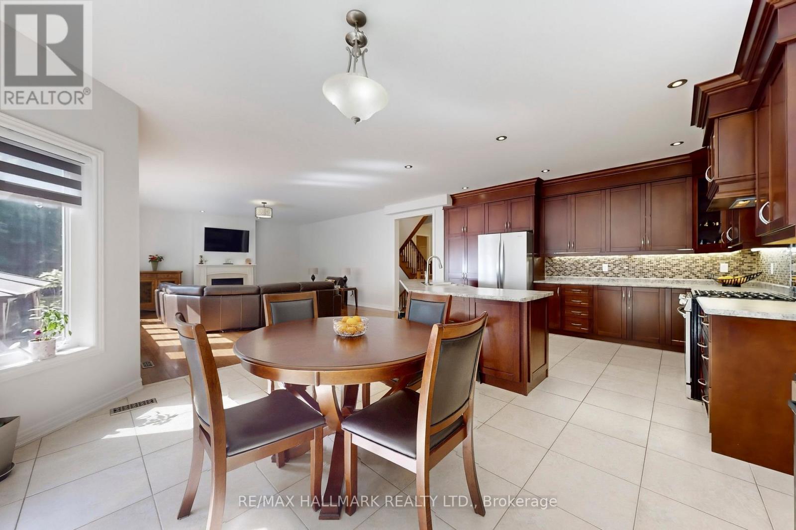 33 Borland Crescent, Caledon, Ontario  L7C 3M4 - Photo 17 - W12456776