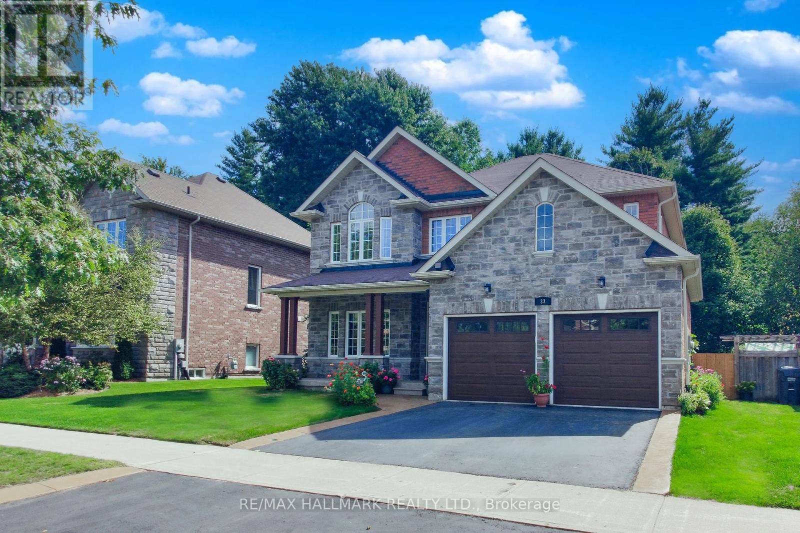 33 Borland Crescent, Caledon, Ontario  L7C 3M4 - Photo 3 - W12456776