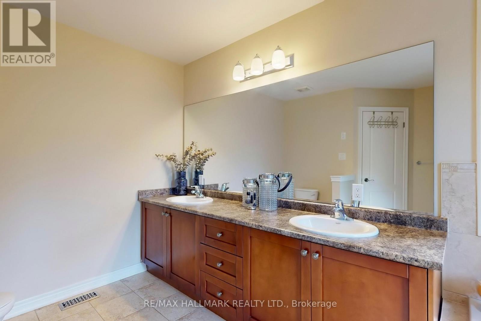 33 Borland Crescent, Caledon, Ontario  L7C 3M4 - Photo 33 - W12456776