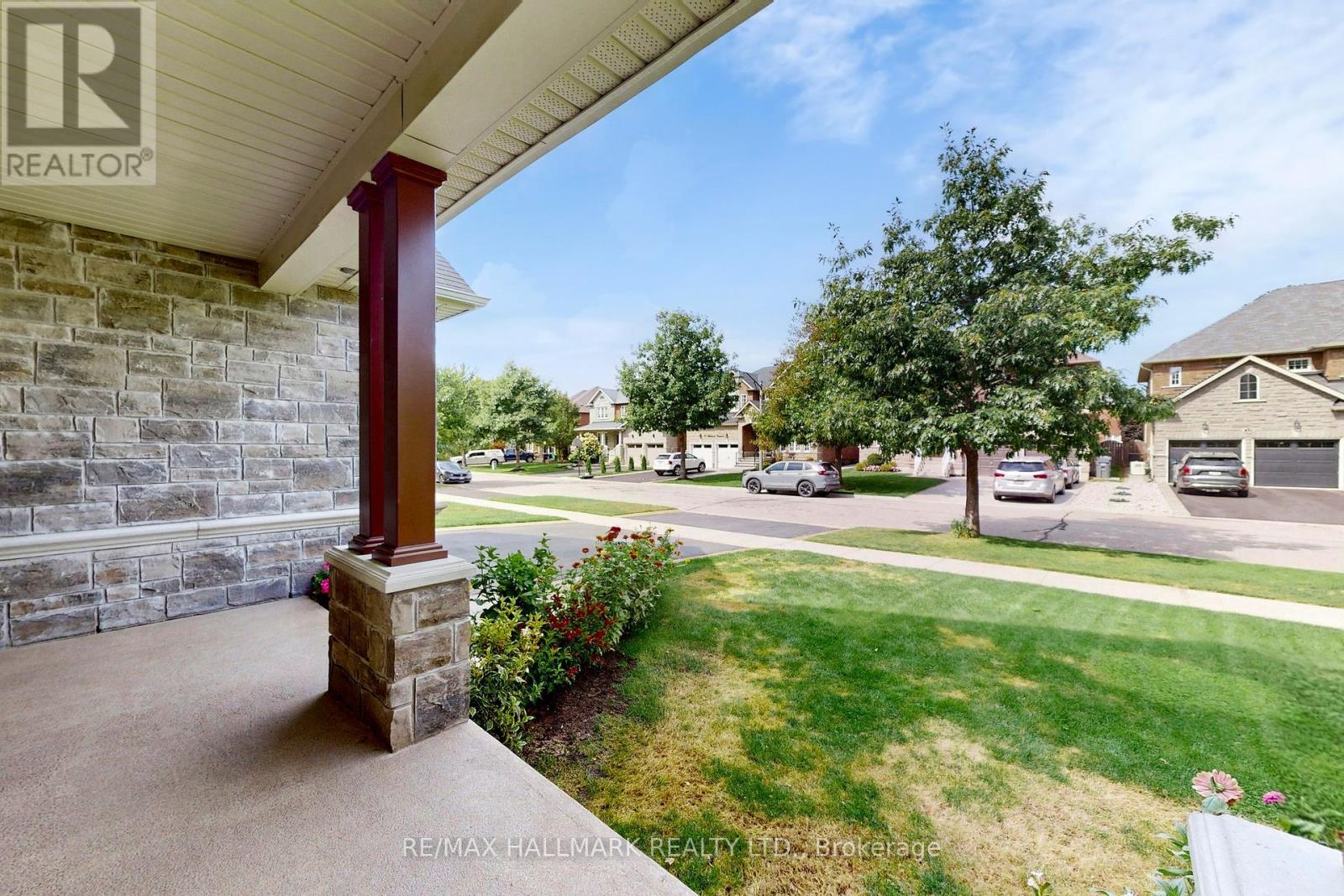 33 Borland Crescent, Caledon, Ontario  L7C 3M4 - Photo 4 - W12456776