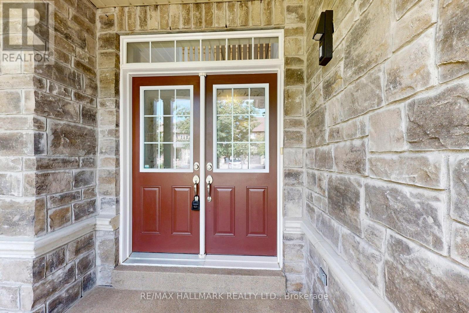 33 Borland Crescent, Caledon, Ontario  L7C 3M4 - Photo 5 - W12456776
