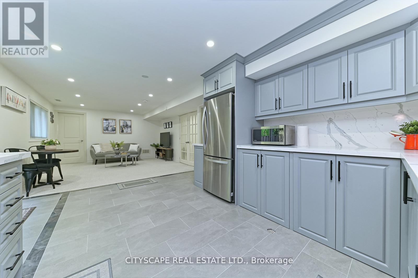 354 Plains Road W, Burlington, Ontario  L7T 1G5 - Photo 10 - W12456797