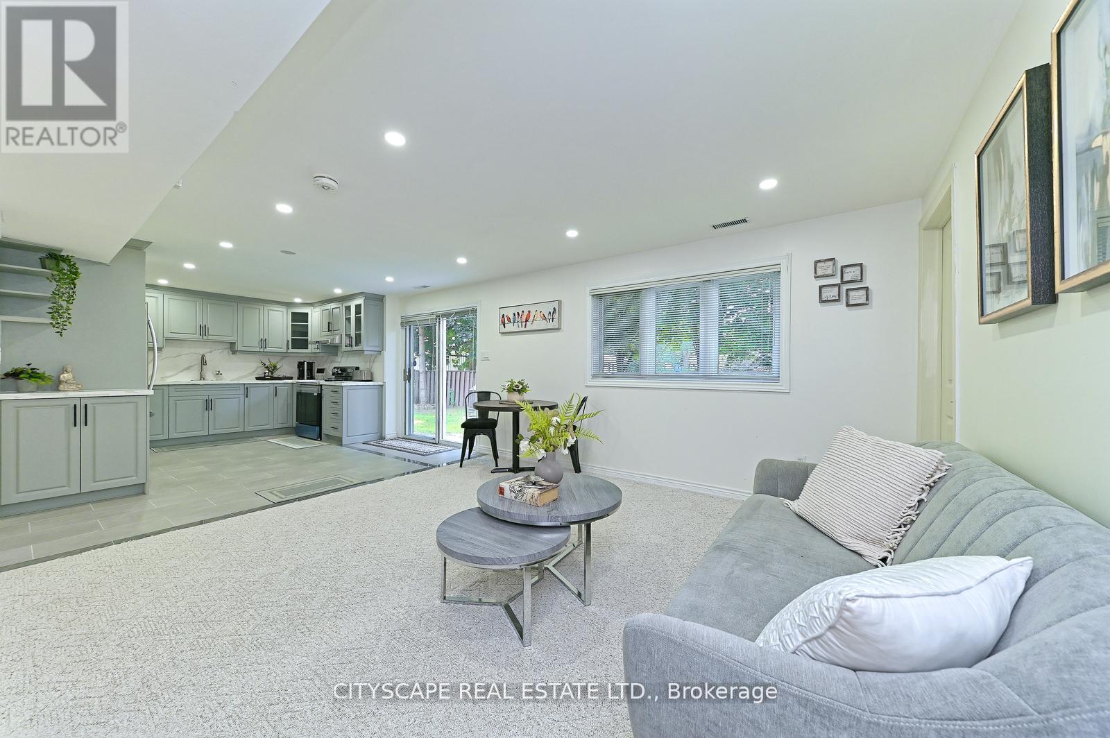 354 Plains Road W, Burlington, Ontario  L7T 1G5 - Photo 11 - W12456797
