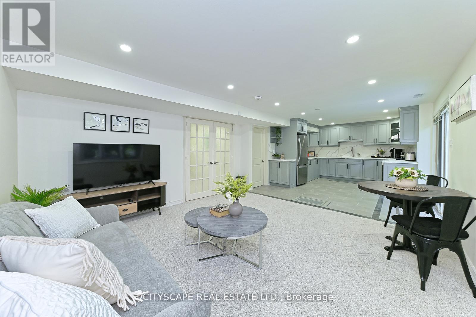 354 Plains Road W, Burlington, Ontario  L7T 1G5 - Photo 12 - W12456797