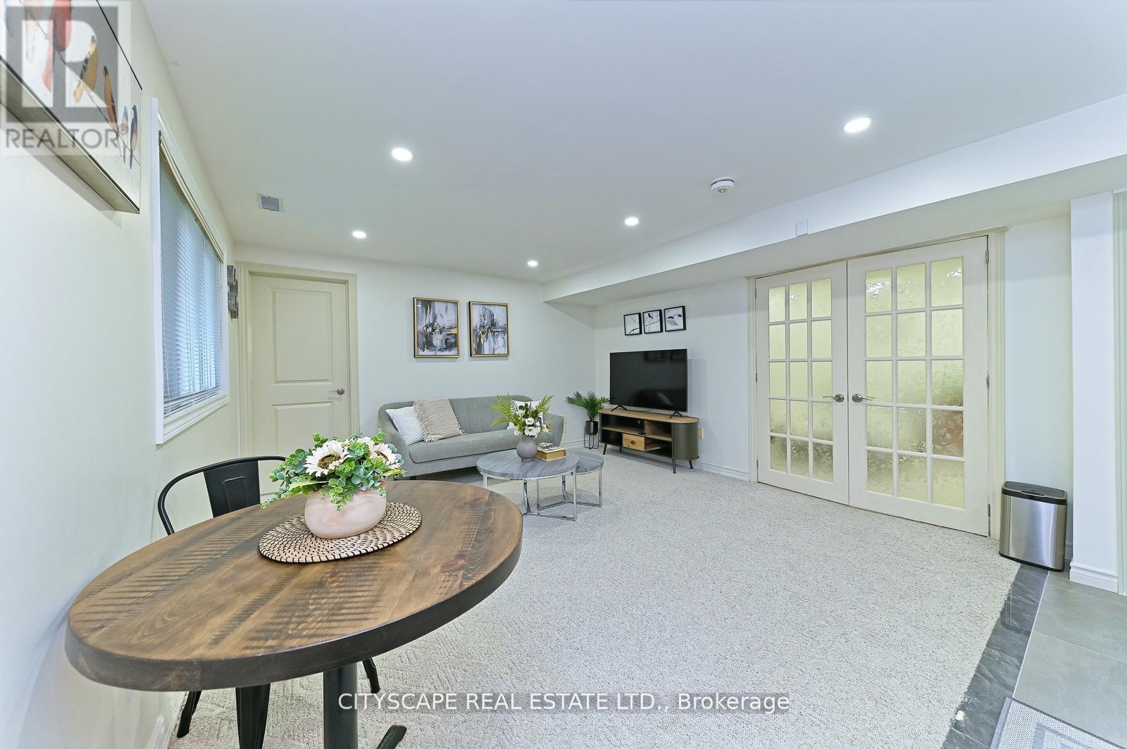 354 Plains Road W, Burlington, Ontario  L7T 1G5 - Photo 14 - W12456797