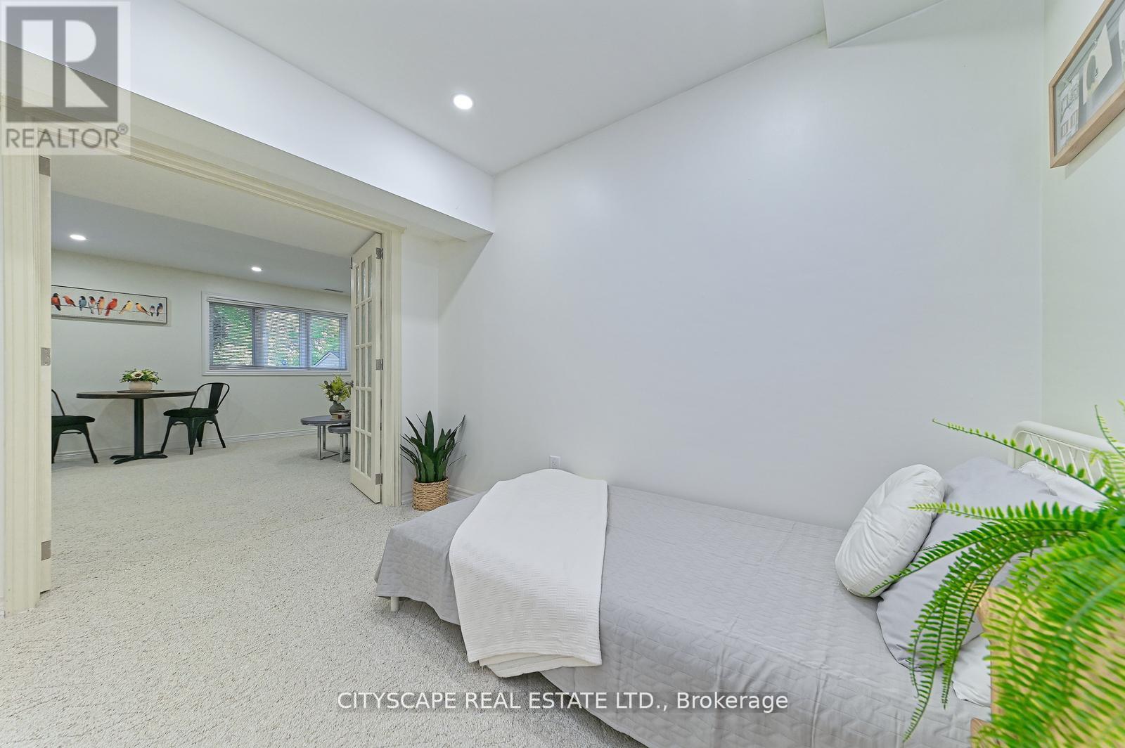354 Plains Road W, Burlington, Ontario  L7T 1G5 - Photo 19 - W12456797