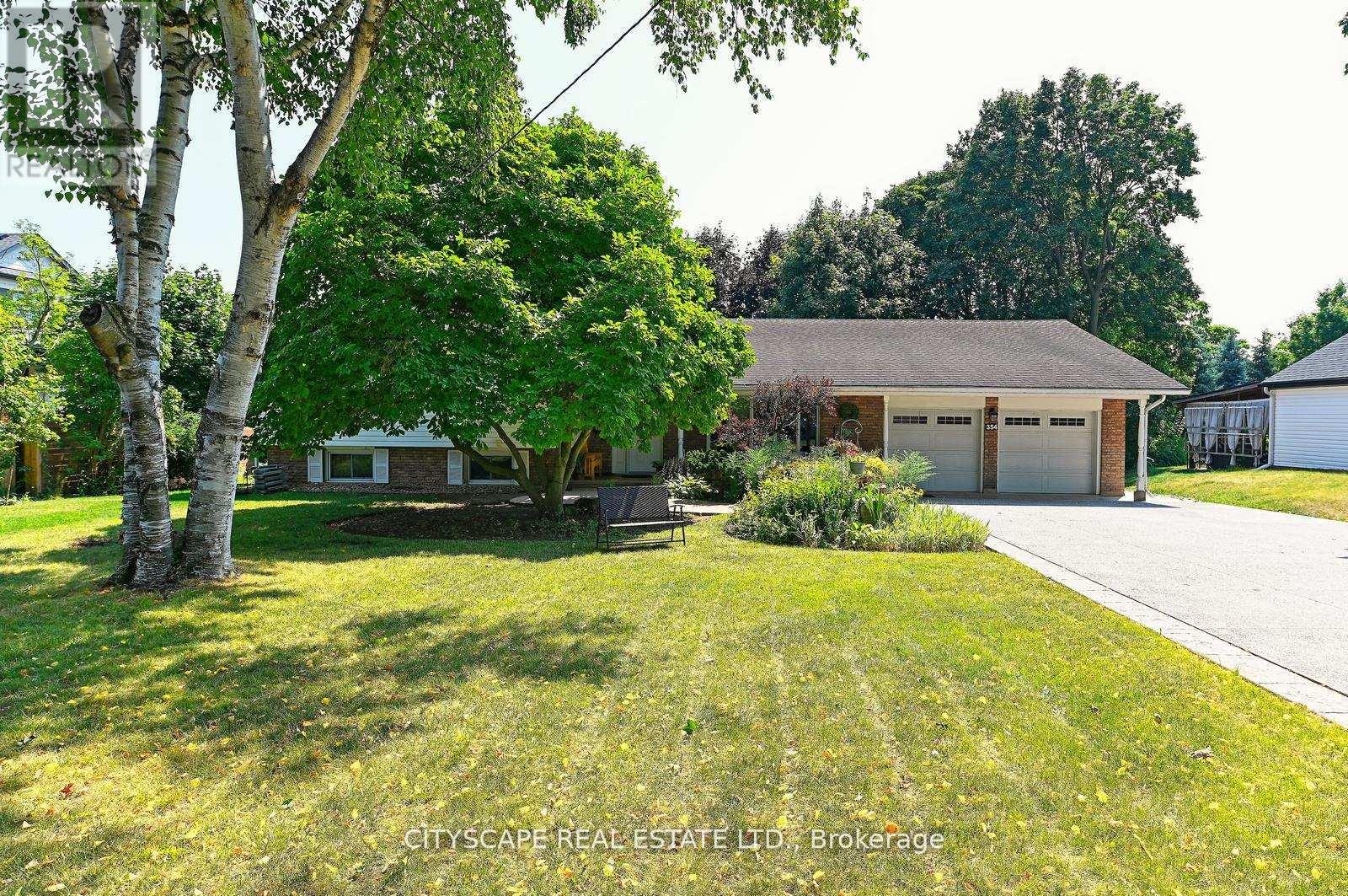 354 Plains Road W, Burlington, Ontario  L7T 1G5 - Photo 2 - W12456797