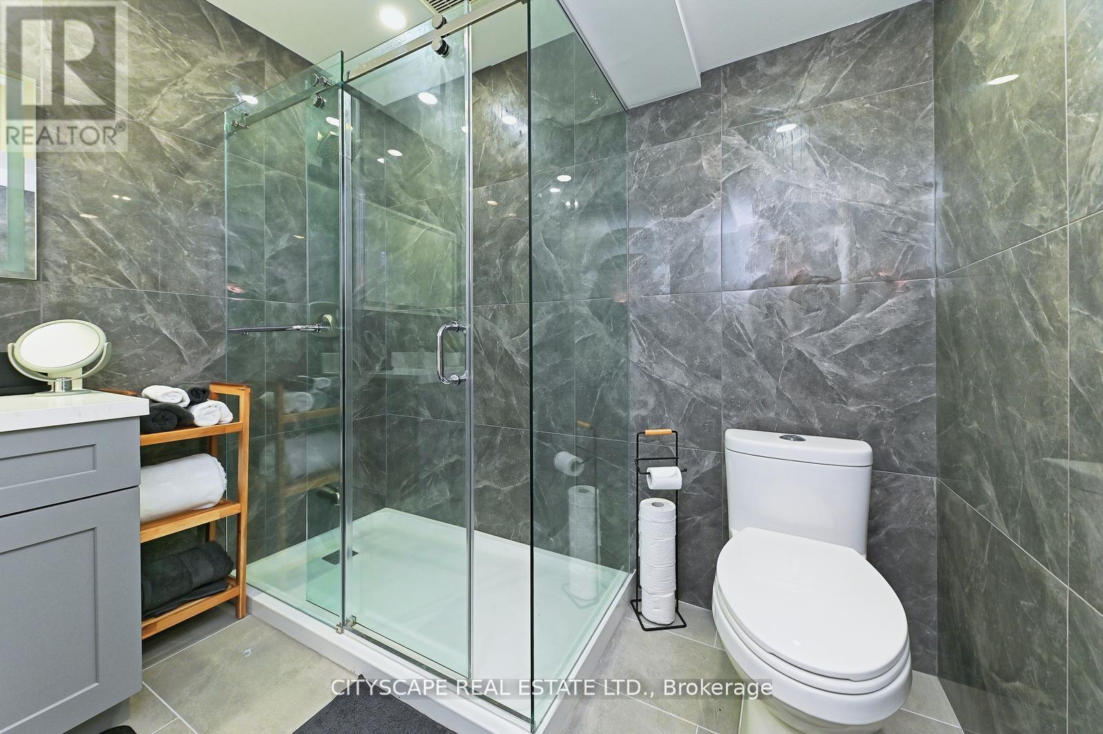 354 Plains Road W, Burlington, Ontario  L7T 1G5 - Photo 21 - W12456797