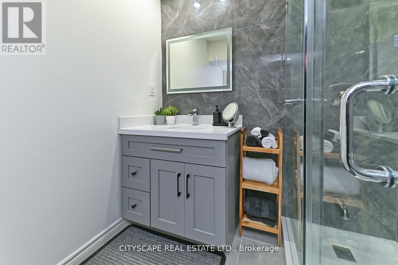 354 Plains Road W, Burlington, Ontario  L7T 1G5 - Photo 22 - W12456797